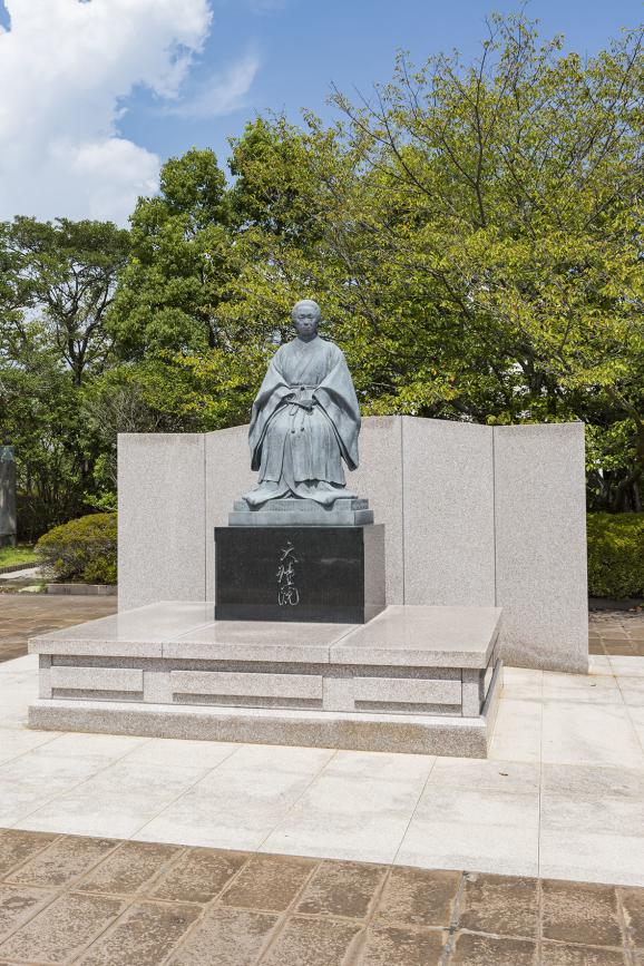 Statue of Tenshoin Atsuhime / 天璋院像