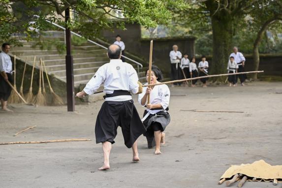 Yakumaru Jigenryu swordsmanship / 南州神社 薬丸自顕流の稽古