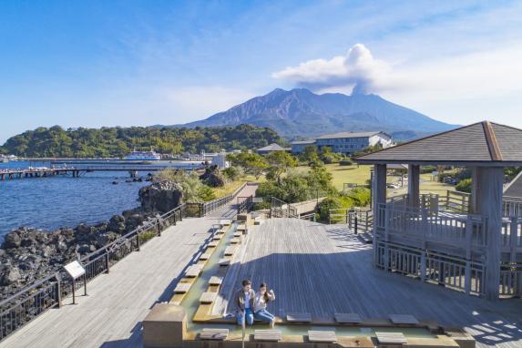 Sakurajima Yogan Nagisa Park Footbath  / 「桜島」溶岩なぎさ公園足湯