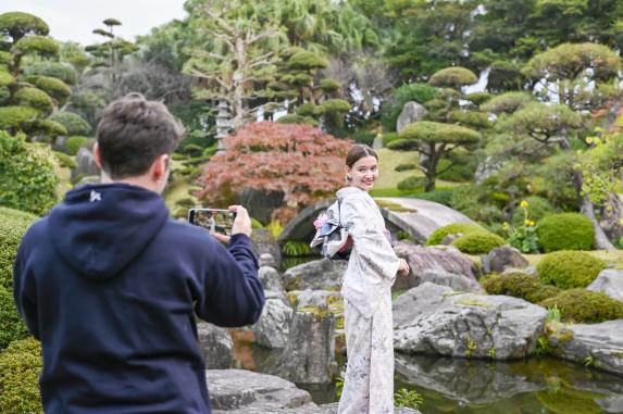 Kimono wearing experience (Genuine Oshima silk pongee)  / 大島紬着付け体験