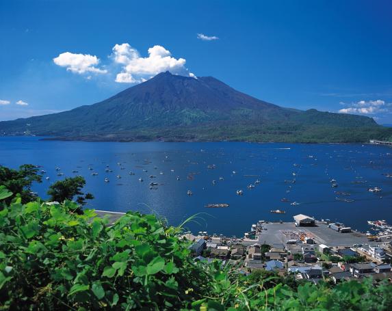 Sakurajima / 垂水・海潟漁港から望む桜島