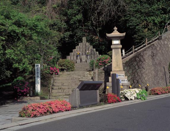 Memorial to the Retainers of the Satsuma Clan / 薩摩義士碑