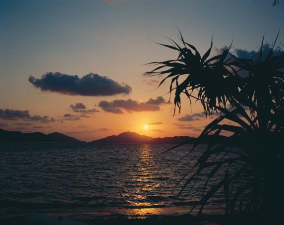 Amami sea at dusk / 奄美の海の日暮