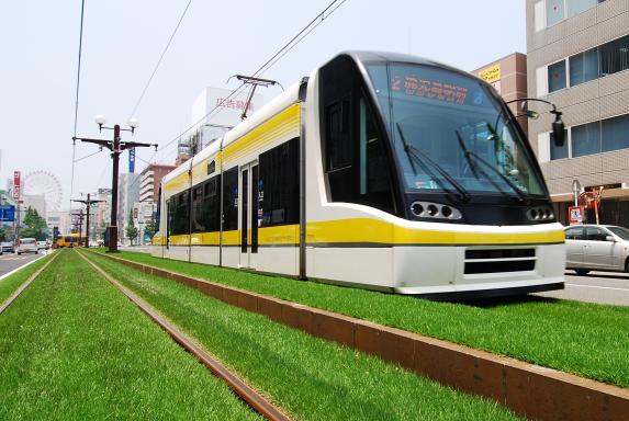 Kagoshima City Tram / 軌道敷緑化と市電