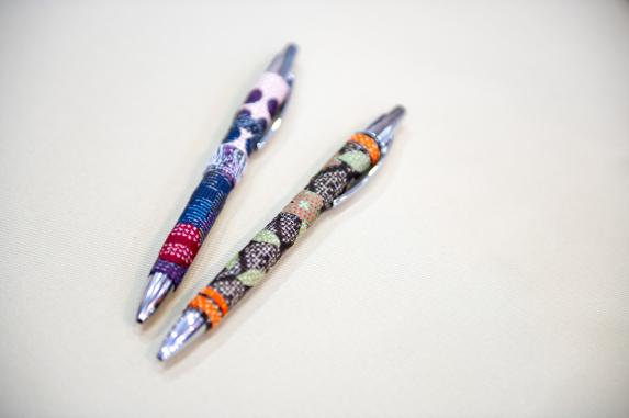 Pen making experience using Genuine Oshima silk pongee fabric / 大島紬ペンづくり体験