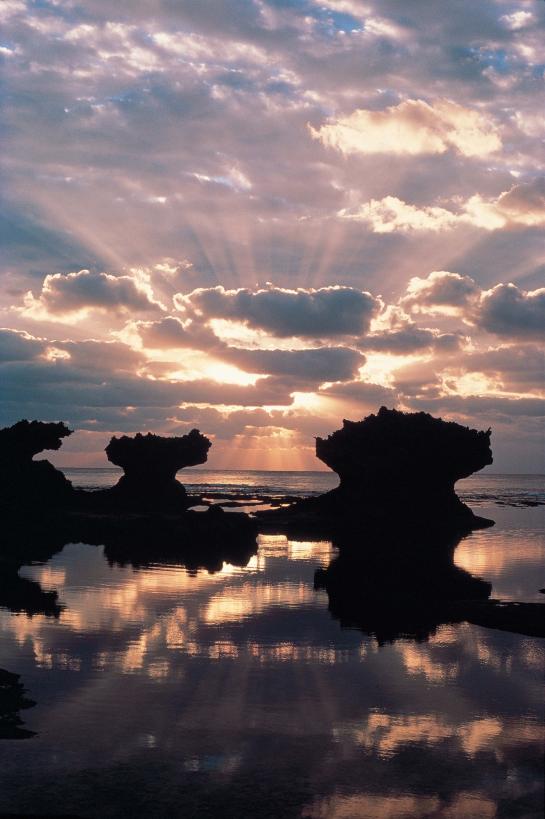 Ujiji Seashore at dawn / ウジジ海岸の暁