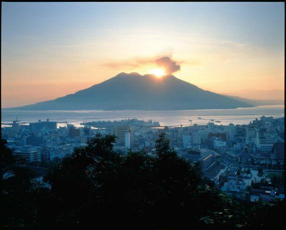 Kagoshima City and Sakurajima / 鹿児島市街地と桜島