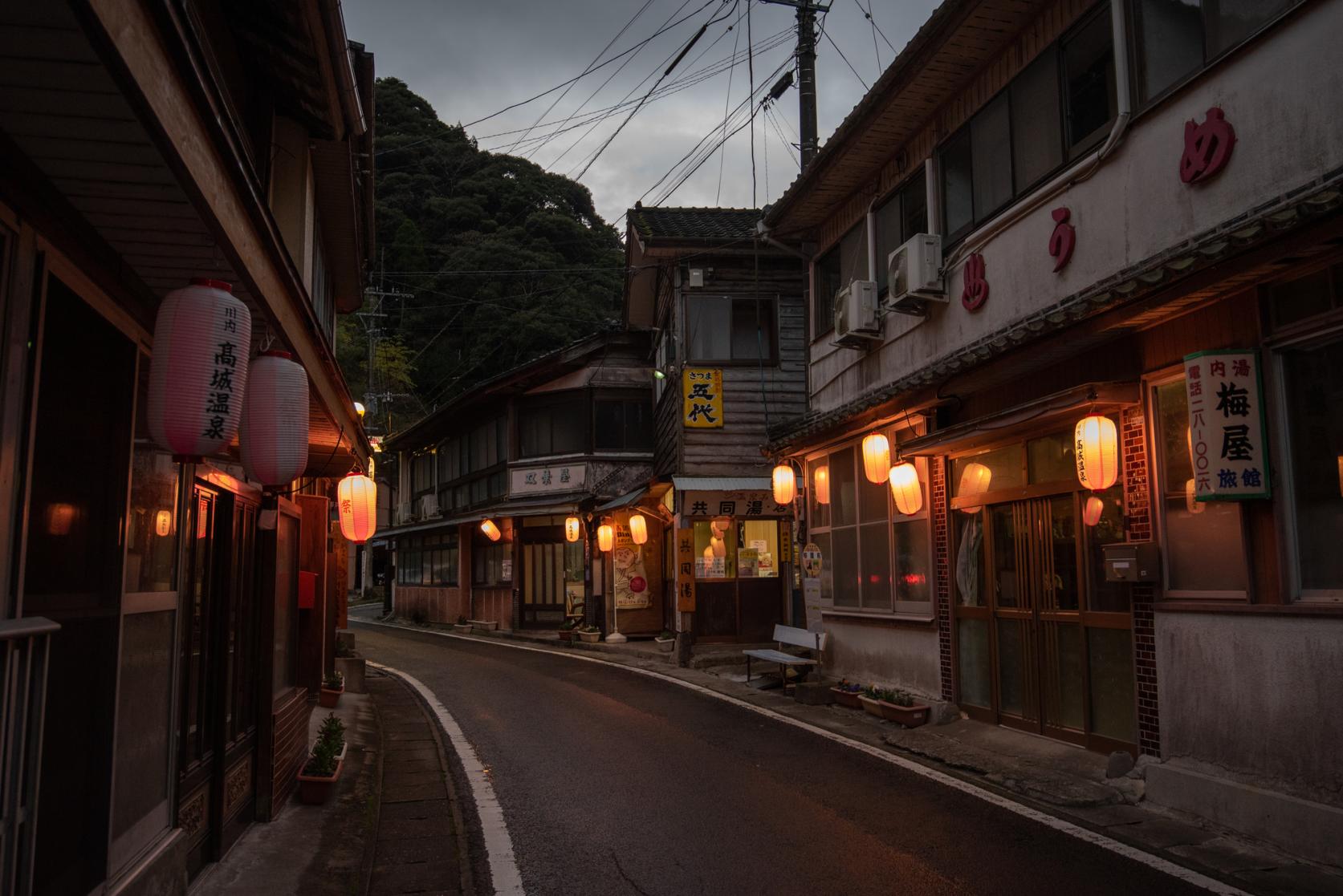 宵闇の川内高城温泉街