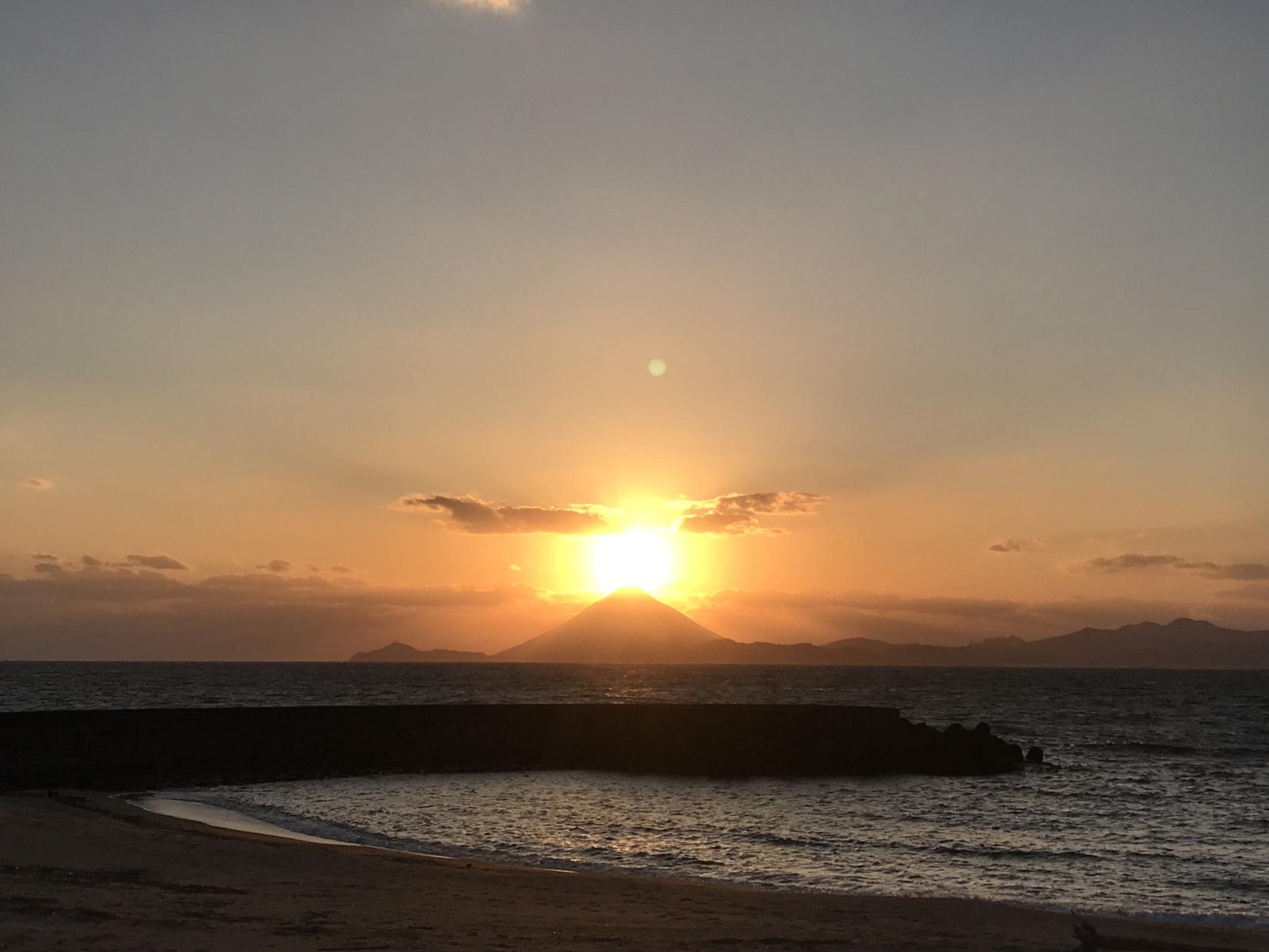 春分の日のダイヤモンド薩摩富士　＠ゴールドビーチ大浜海水浴場