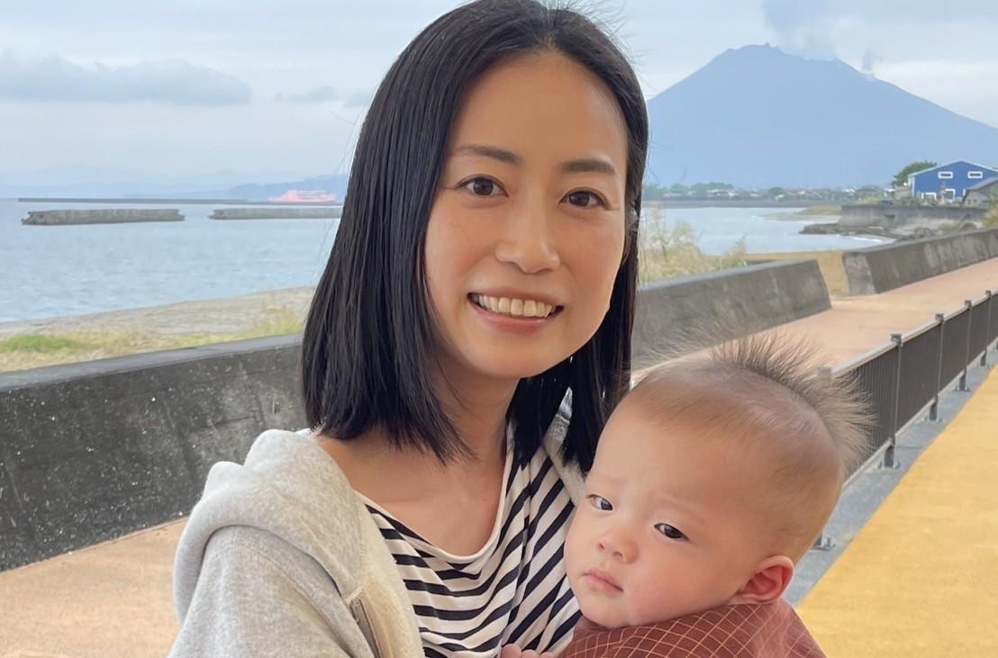 小さなお子様連れのお母様-1