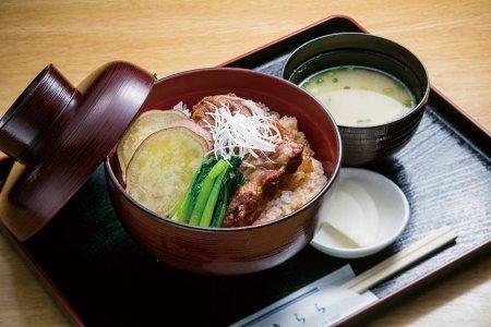  黒豚ナンコツ味噌煮丼 