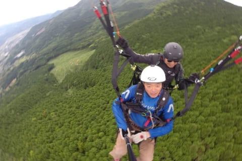 【鹿児島・霧島】パラグライダーで絶景を楽しもう「タンデムフライトコース」ベテランパイロットと安心飛行-1