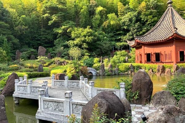  冠嶽園、冠嶽神社 