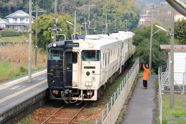  鹿児島中央駅にて「指宿のたまて箱」に乗車 