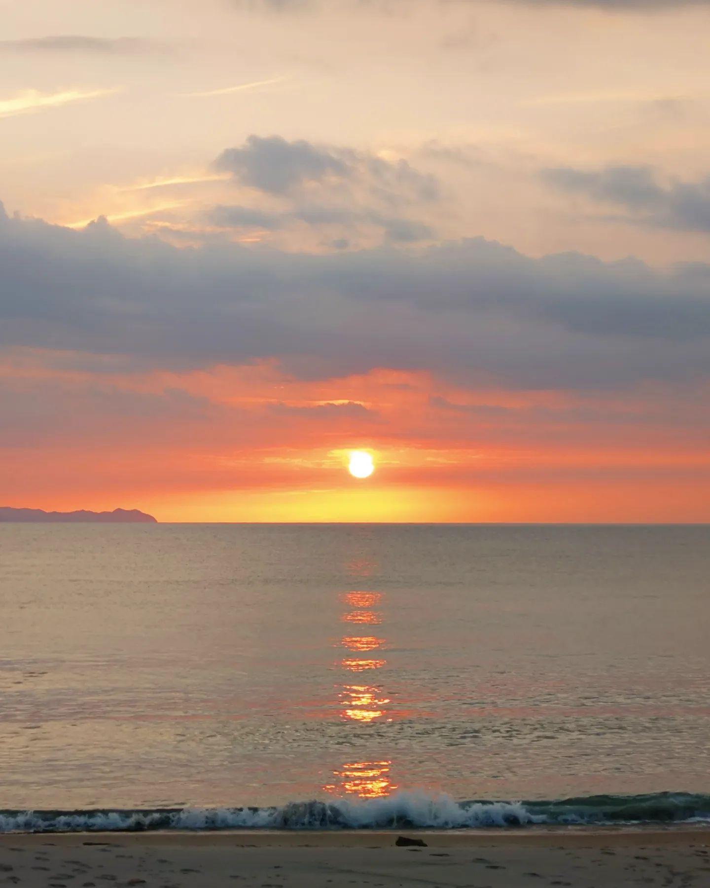 #⼈形岩&nbsp;#⻄⽅海岸-1
