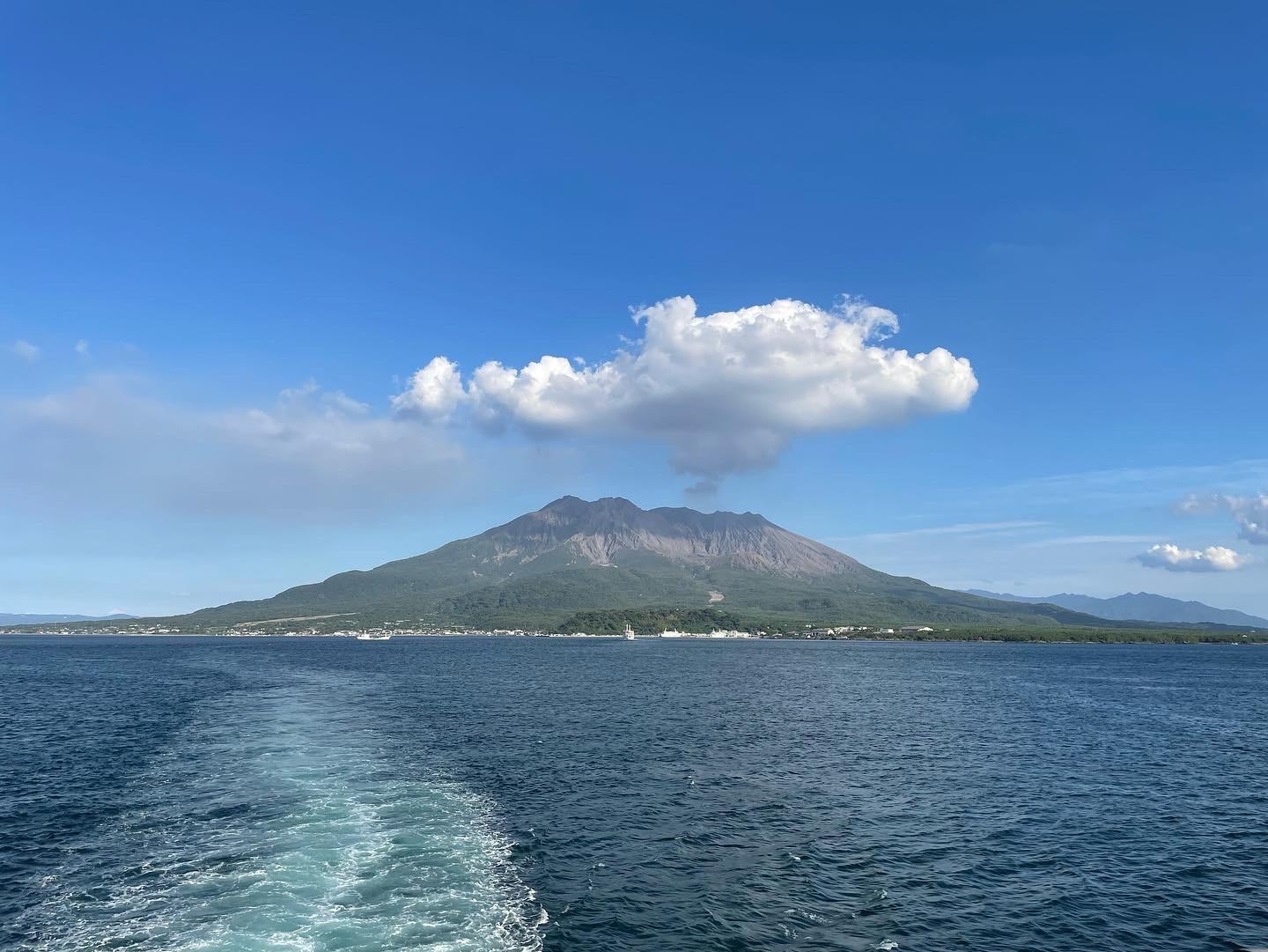 #桜島フェリーからの桜島、-1