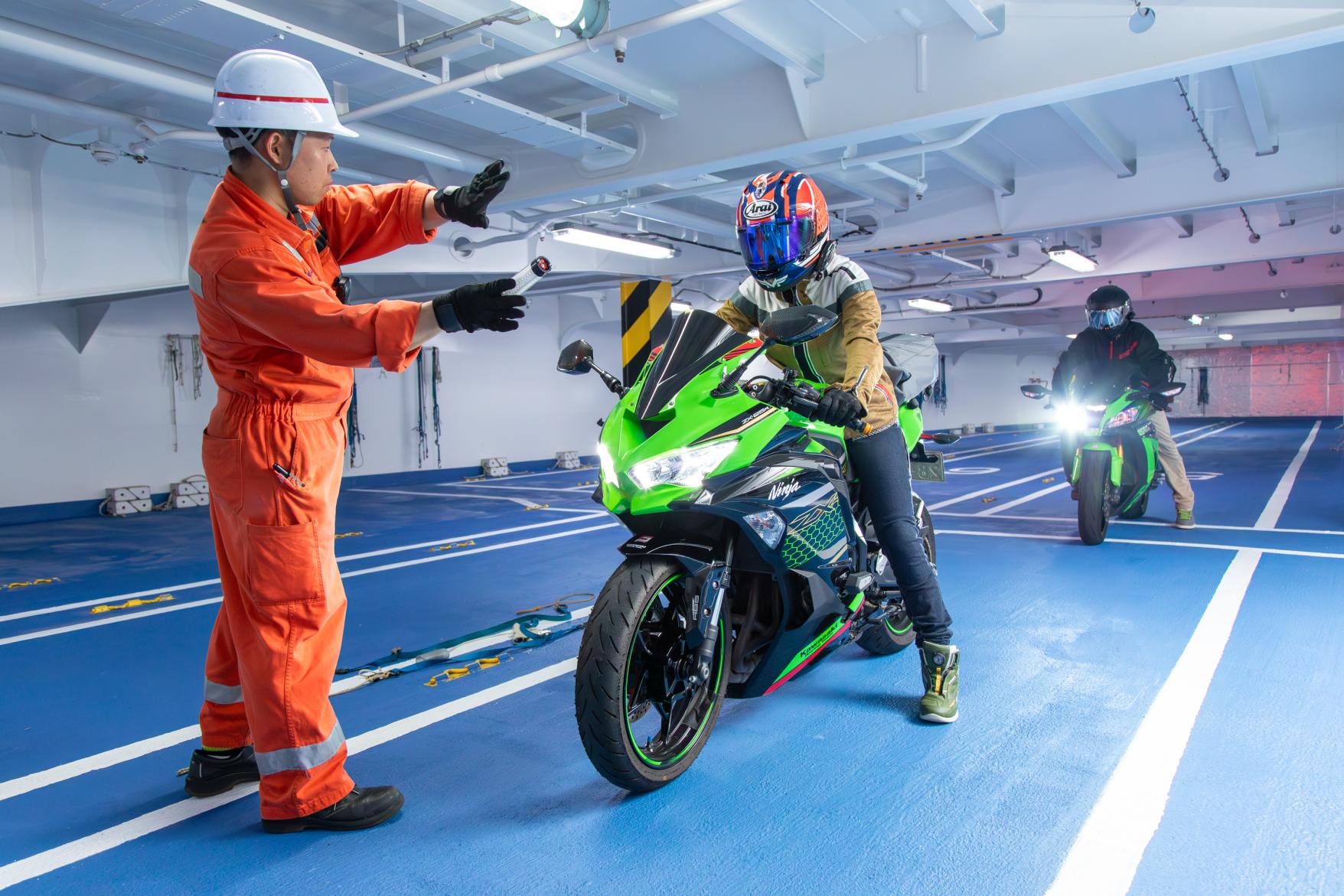 自家用車・バイクで乗船可能-1
