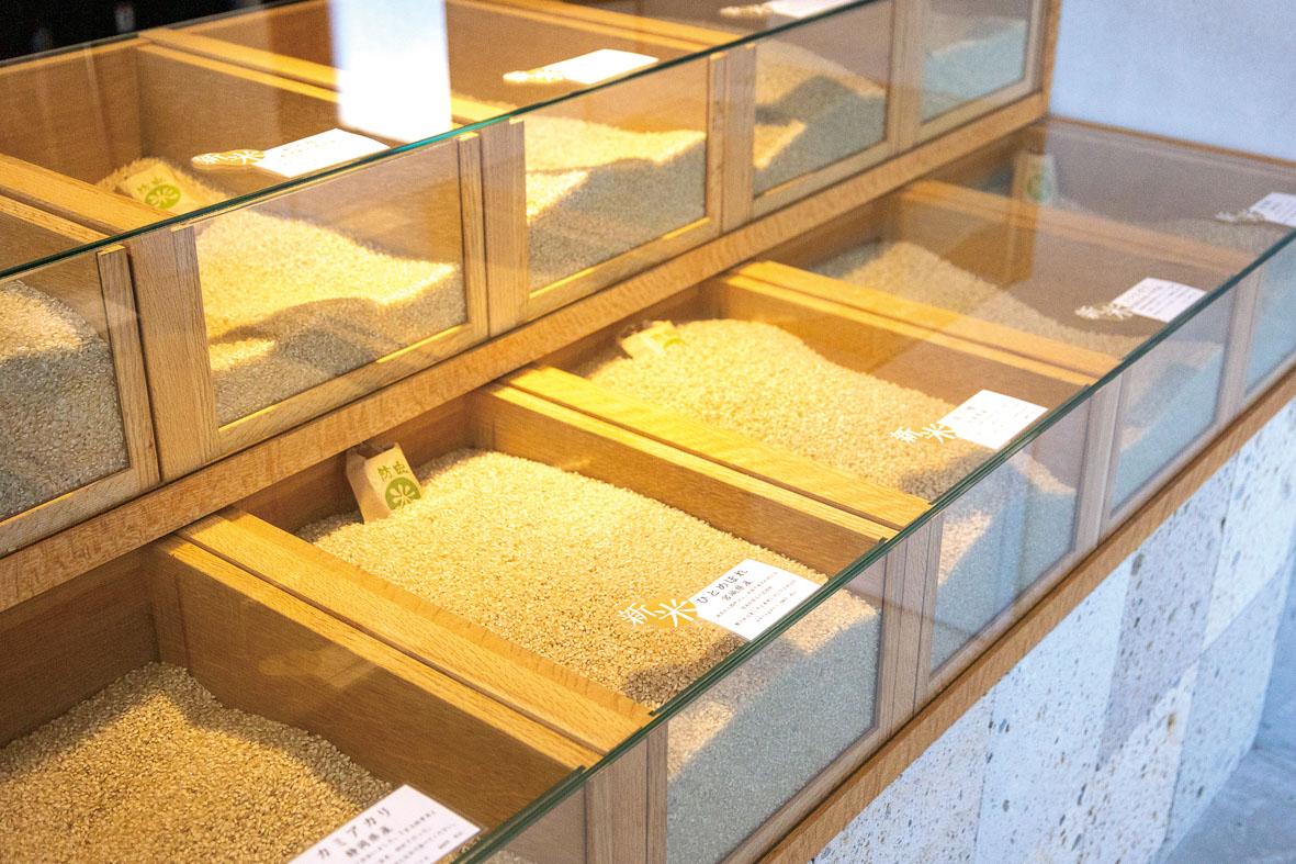 厳選した全国のお米を量り売り-1