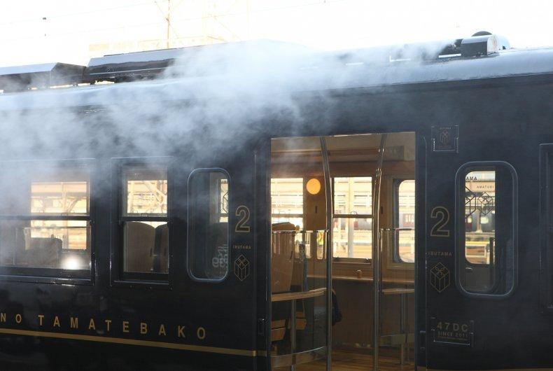 ファッション通販】 TRAIN JOURNEY 〜九州を旅する列車たち〜 指宿のたまて箱と開聞岳