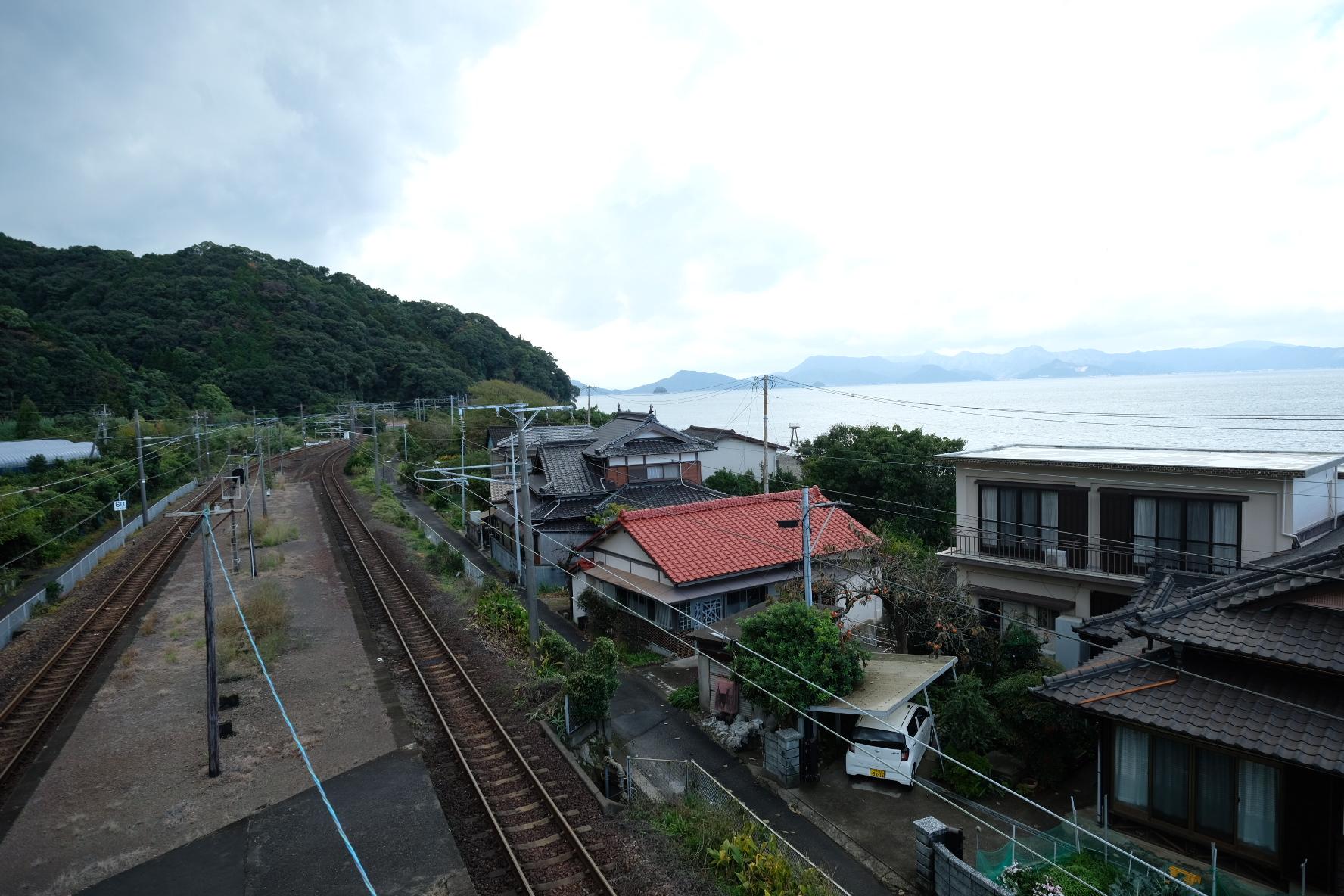 ショッピングにビーチ散策など停車駅も魅力たっぷり-8