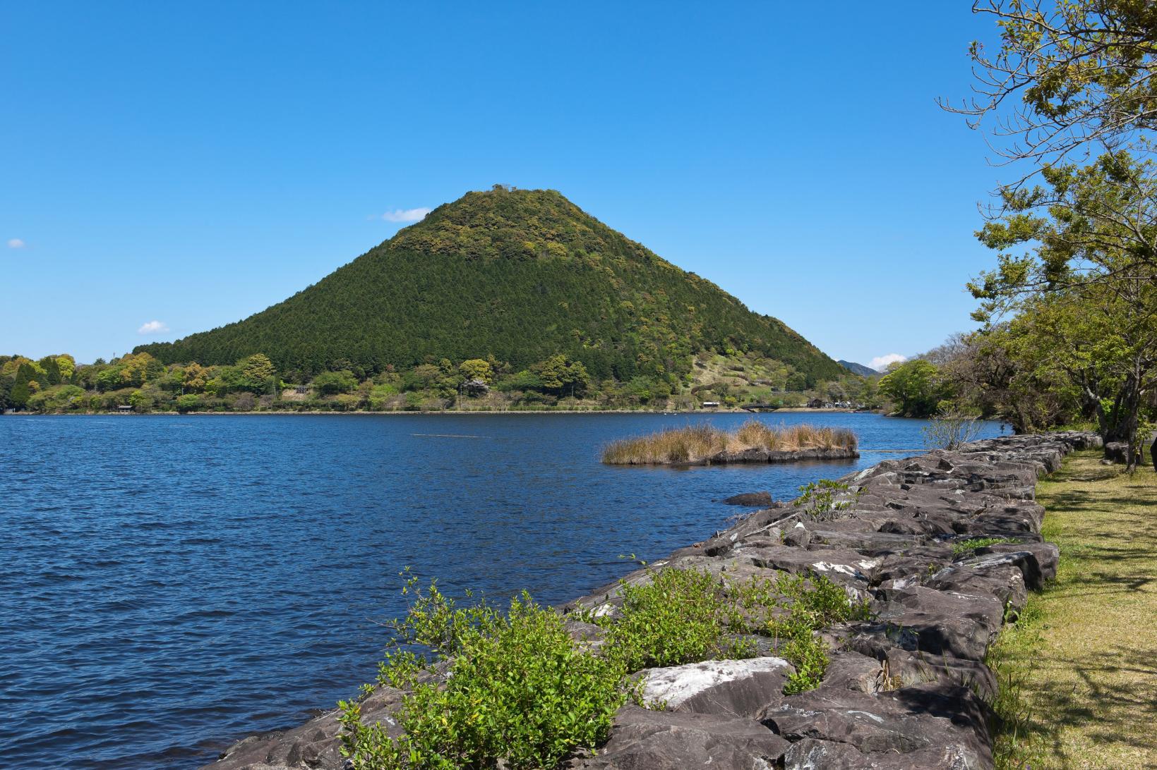 【藺牟田池県立自然公園】
湖畔キャンプやボートなど、家族みんなで楽しもう-0