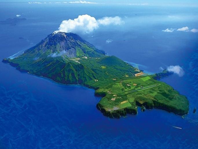 硫黄島（いおうじま）―活火山のエネルギーあふれる、平家ゆかりの歴史薫る島-0