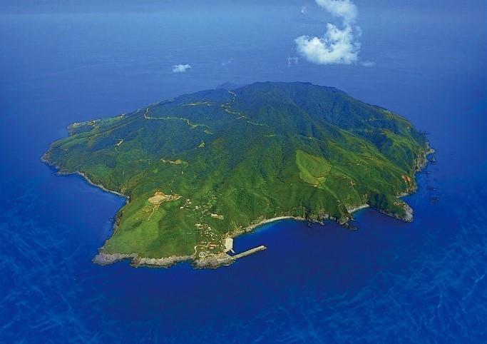 黒島（くろしま）―多彩な動植物と豊かな漁場を育む緑深い森の島-0