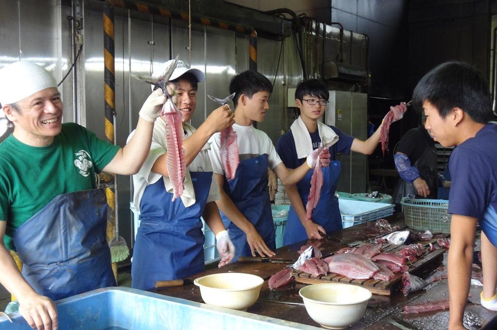 島の一本釣り漁業体験（奄美市）-2