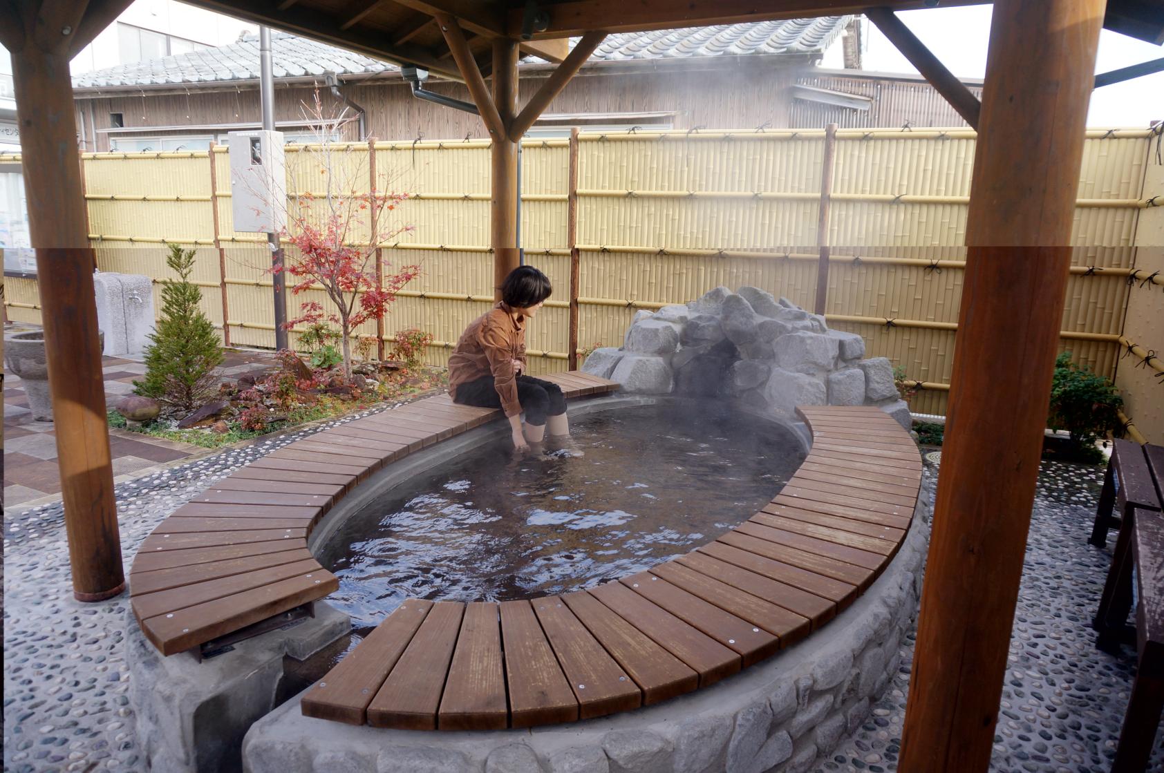 温泉街の魅力➀　新スポット！サウナ・足湯でもっと気軽に癒されよう-0
