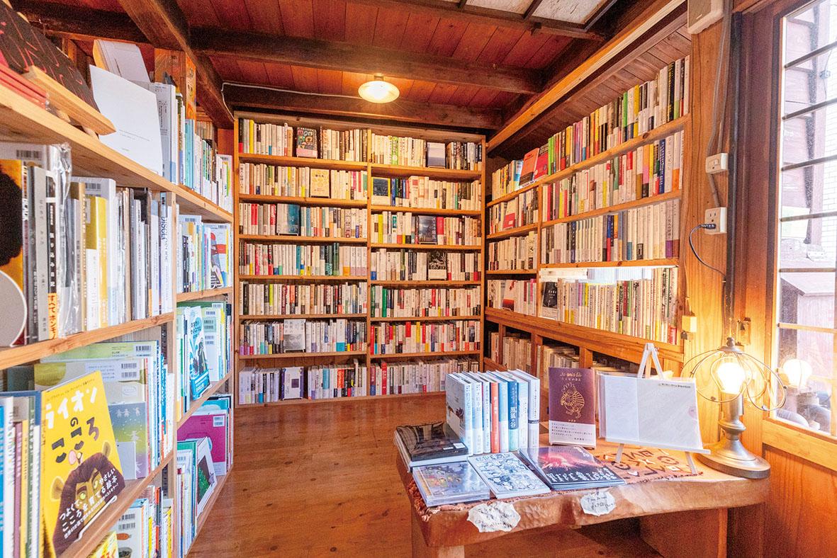 ②築75年の長屋に店主こだわりの選書がずらり「books selva」-0