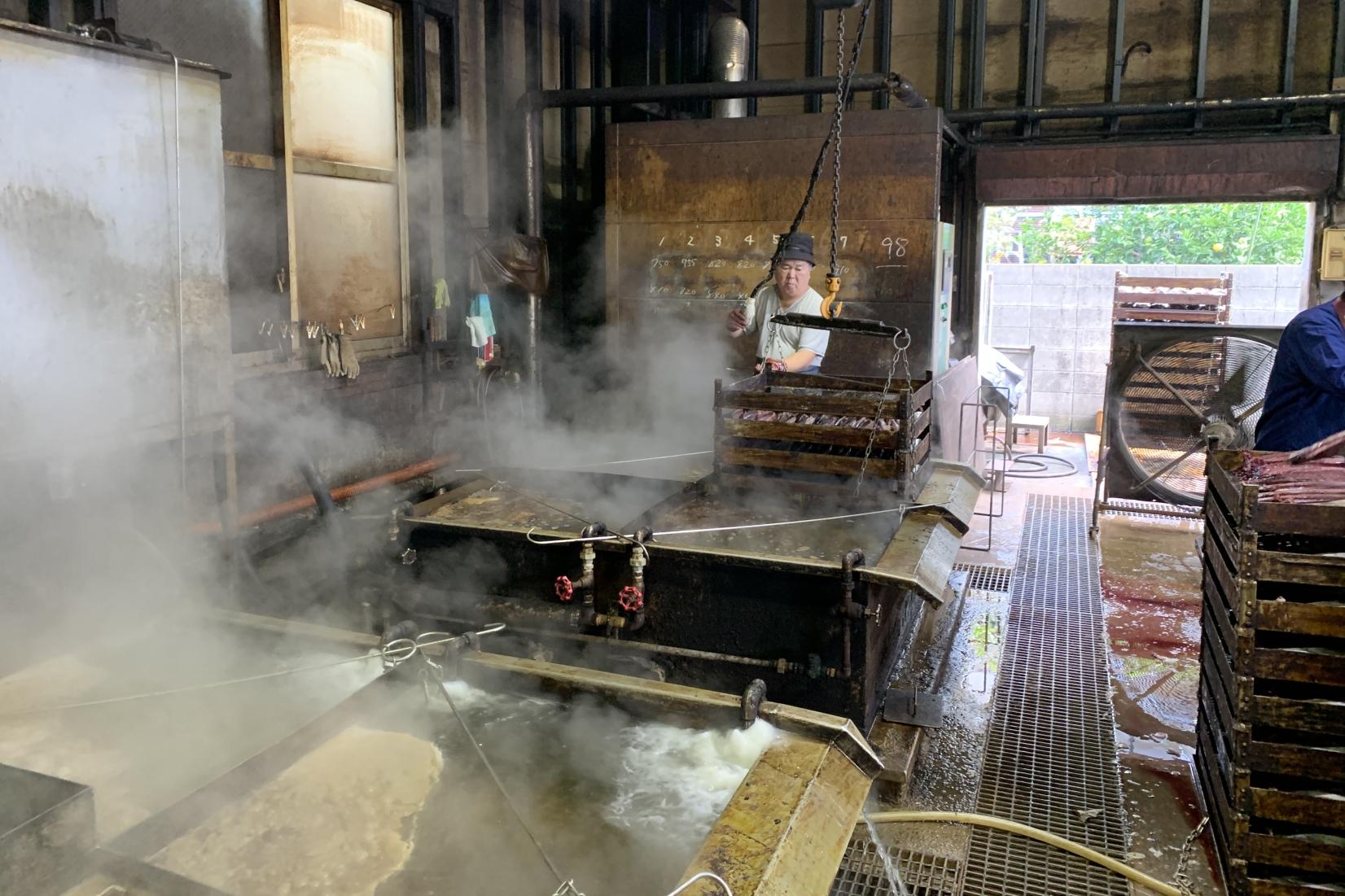 鰹節製造工程見学＆茶ぶし手作り体験付き（指宿市）-4