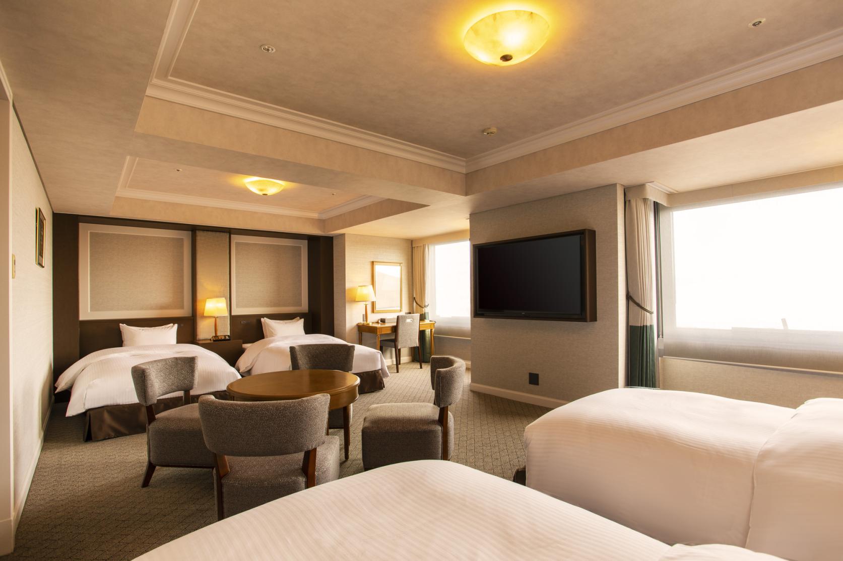 洗練された客室で贅沢なひと時を過ごす-1