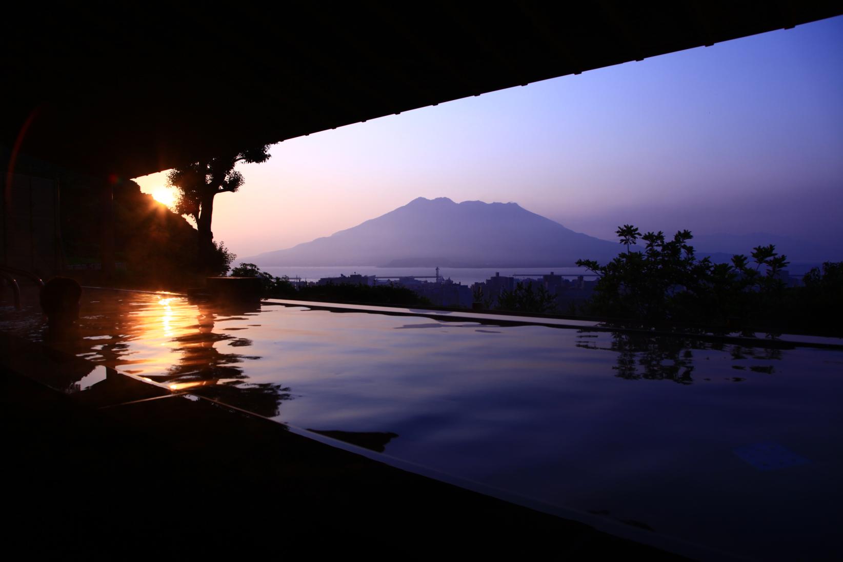 桜島を一望の絶景露天風呂-1