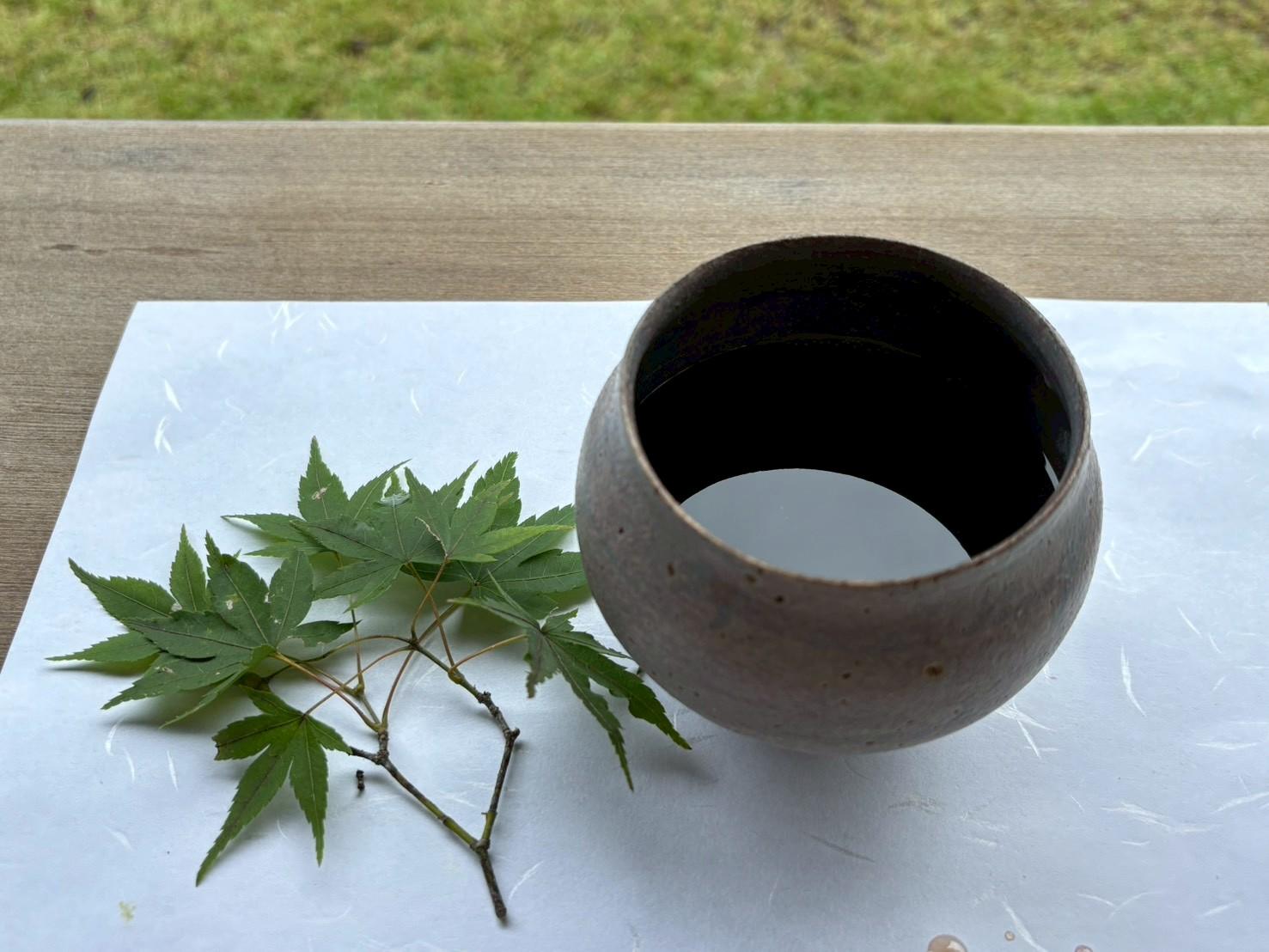 目の前を電車が走り抜ける朝食時間-6