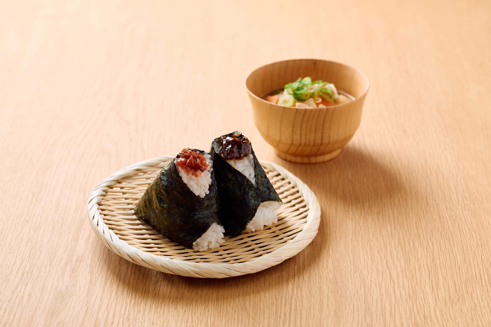 ①霧島産のお米でつくる、ふんわりおにぎり　「EKIZENみかど」-0