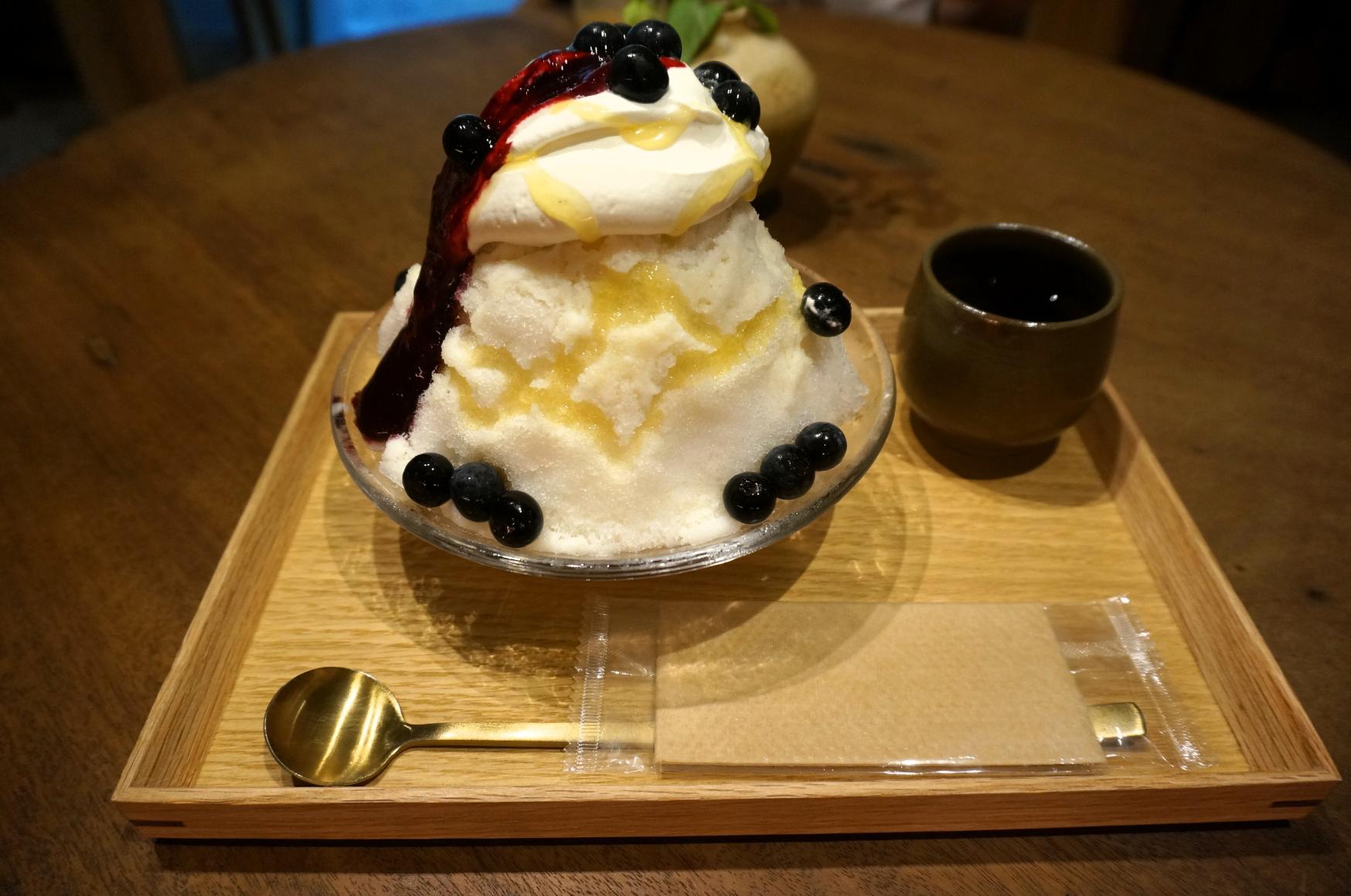 ⑤約100年前の石蔵を改装した、静かなカフェ「光芒」-2