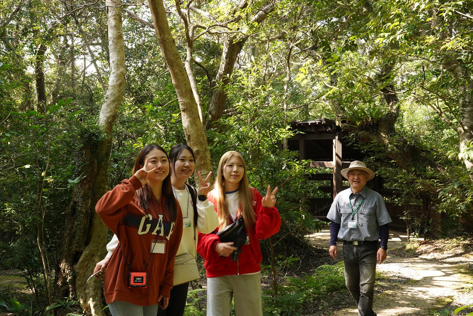 亜熱帯性気候の生態系を観察　　ネイチャーガイドとのガイドウォーク-3