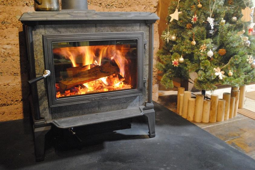 火の温かさに魅了される宿　「その火暮らし」-2