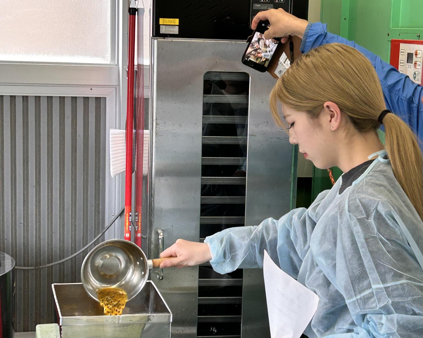 パッションフルーツの果実から作るリッチなフルーツソース-1