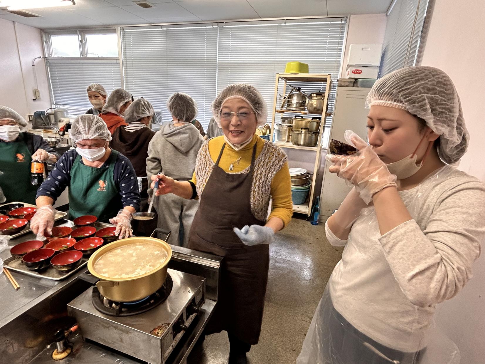 村の言い伝え「ケンムン」ウォークと地元お母さん方の郷土料理「油ソーメン」教室-7