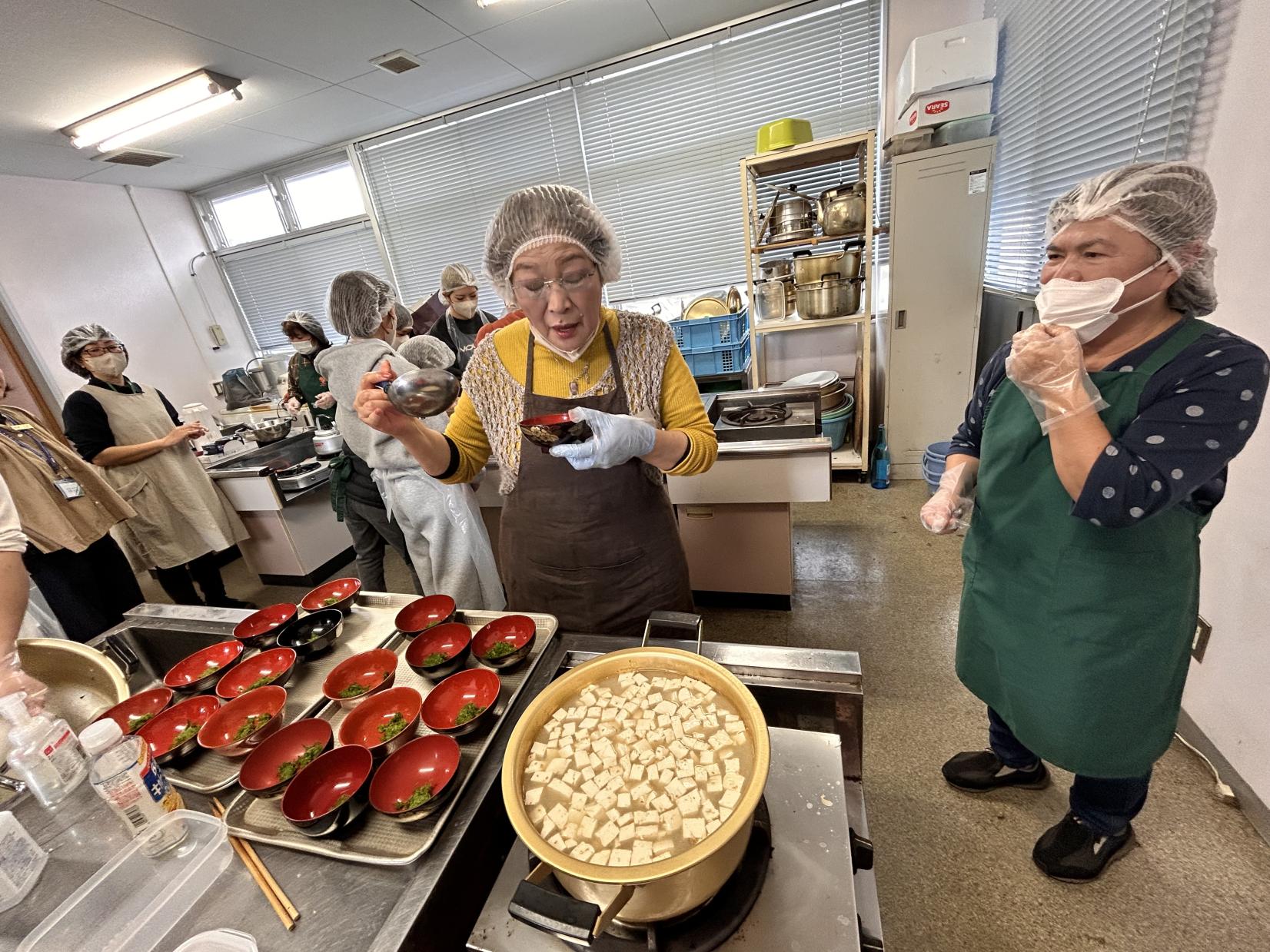 村の言い伝え「ケンムン」ウォークと地元お母さん方の郷土料理「油ソーメン」教室-6