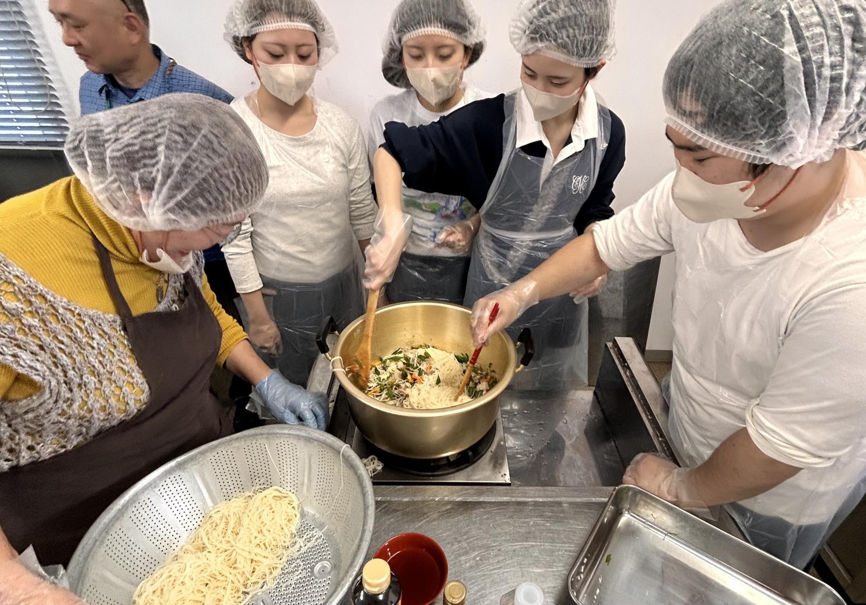 村の言い伝え「ケンムン」ウォークと地元お母さん方の郷土料理「油ソーメン」教室-8