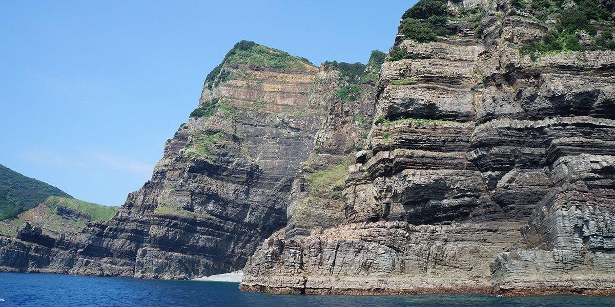 まるで巨大な生命体！甑島を海上から見つめよう-0