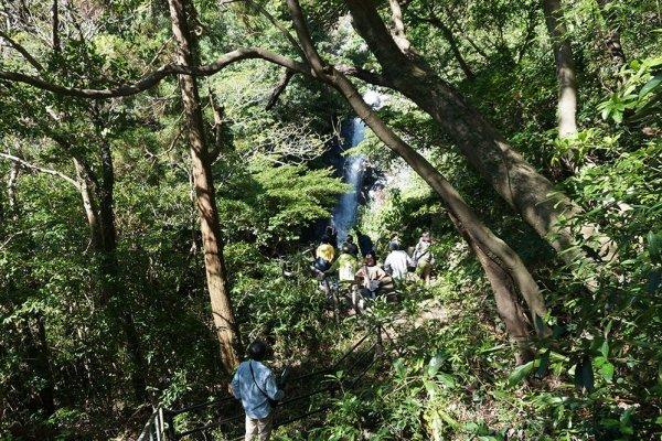 階段を登ると-0