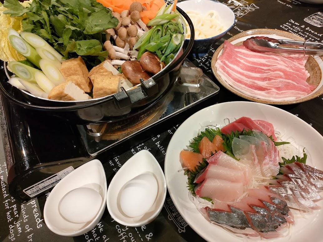 ボリューム満点の食事-0