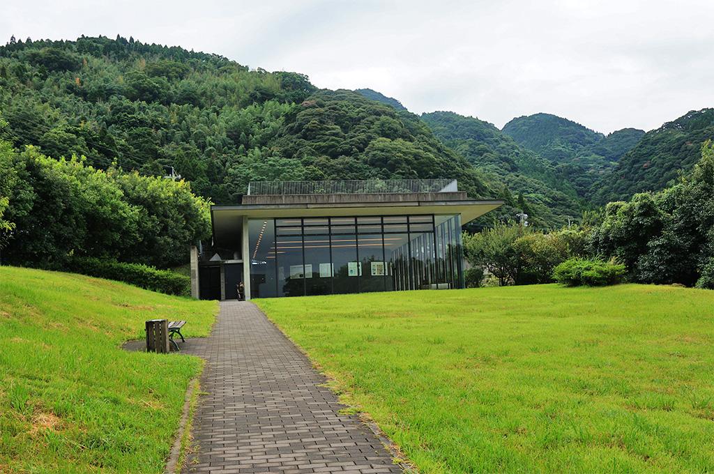 Kurozu Factory Shop & Restaurant 'Tsubobatake'-9