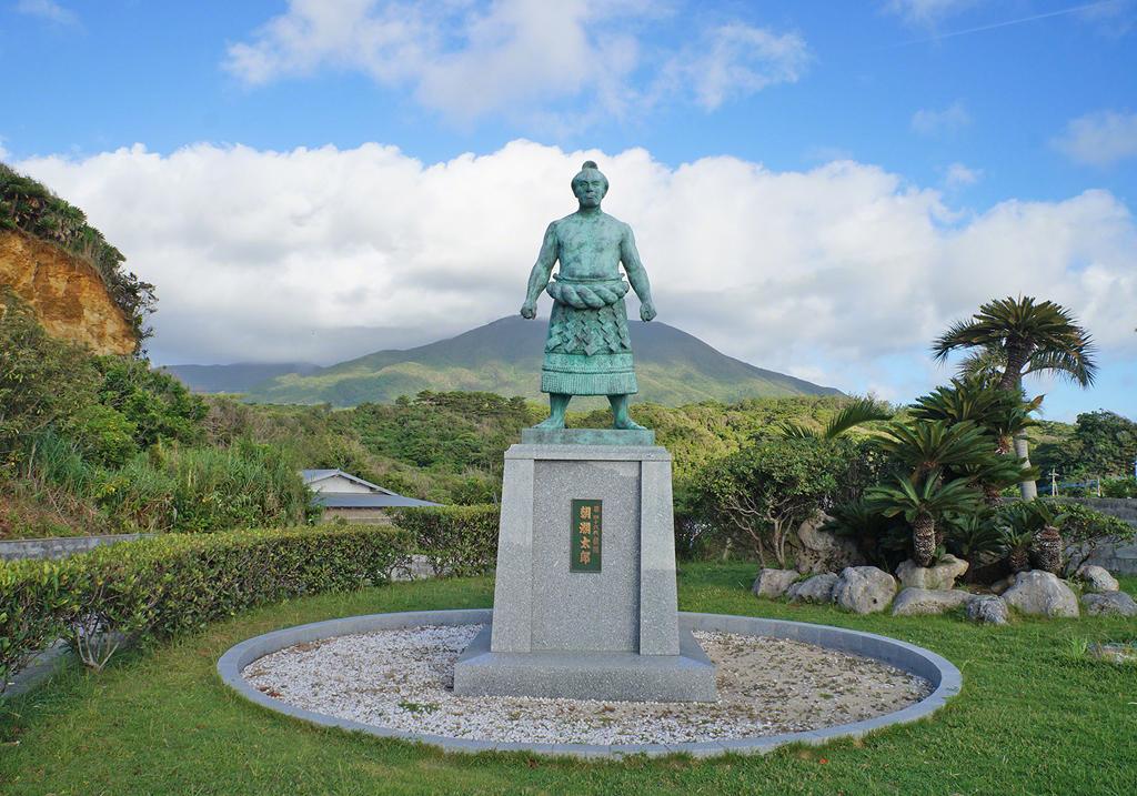 Commemorative Statue of the 46th Yokozuna, Asashio Taro-1