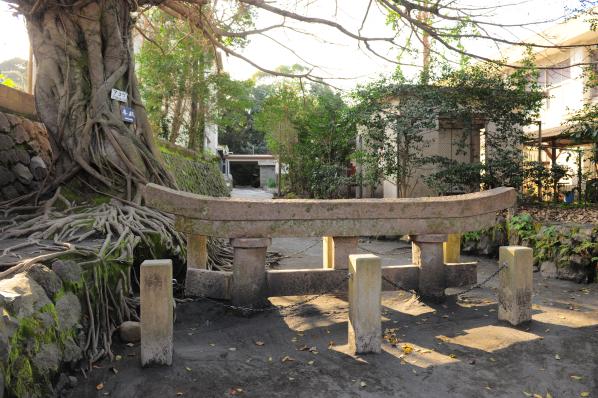 Kurokami Buried Shrine Gate-0
