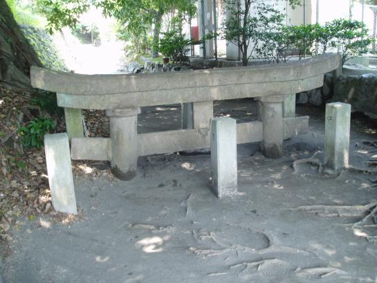 Kurokami Buried Shrine Gate-6