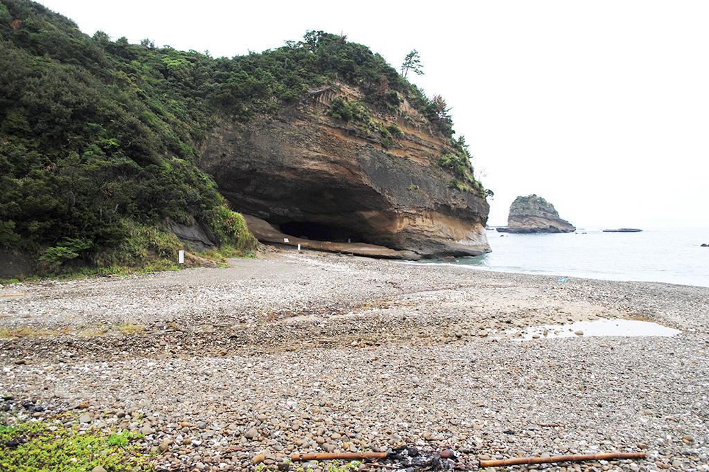 犬城海岸・馬立の岩屋-1